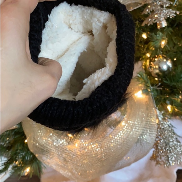 warm winter hat - Picture 2 of 3